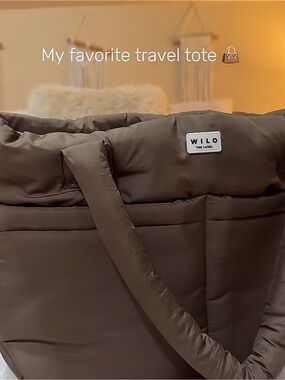 BNWT TIKTOK Viral Wilo The Label PUFFER Travel Bag + Pouch + adjustable strap!